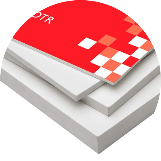 Habosított PVC lemez közeli képe többféle lemezvastagsággal.