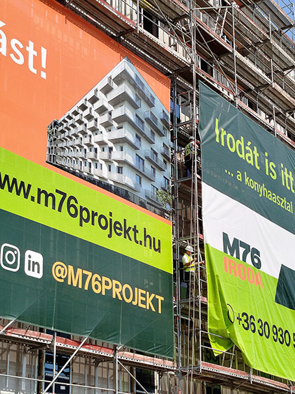 Nagyméretű épületháló nyomtatás és kihelyezés az M76 homlokzatán